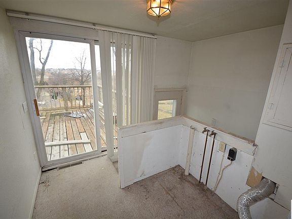 5th image of 5700 Lorraine Ave