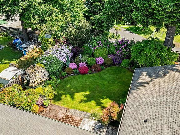 3rd image of 11521 89th Avenue SW