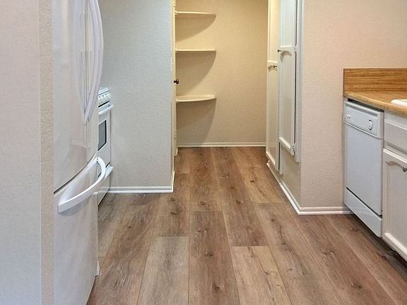 3rd image of 2522 Elden Ave APT B2