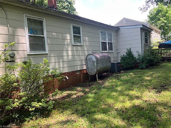 3rd image of 2111 Maywood St