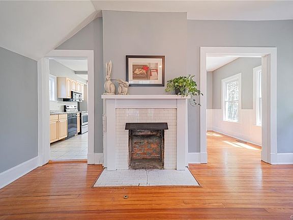 4th image of 3406 Montrose Ave
