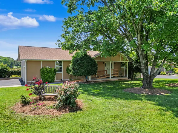 1682 Brookview Dr, Dandridge, TN 37725