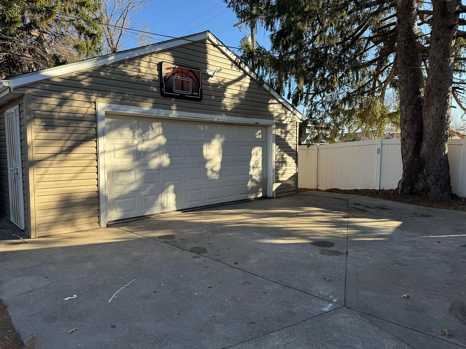 4047 Benton — Photo 2