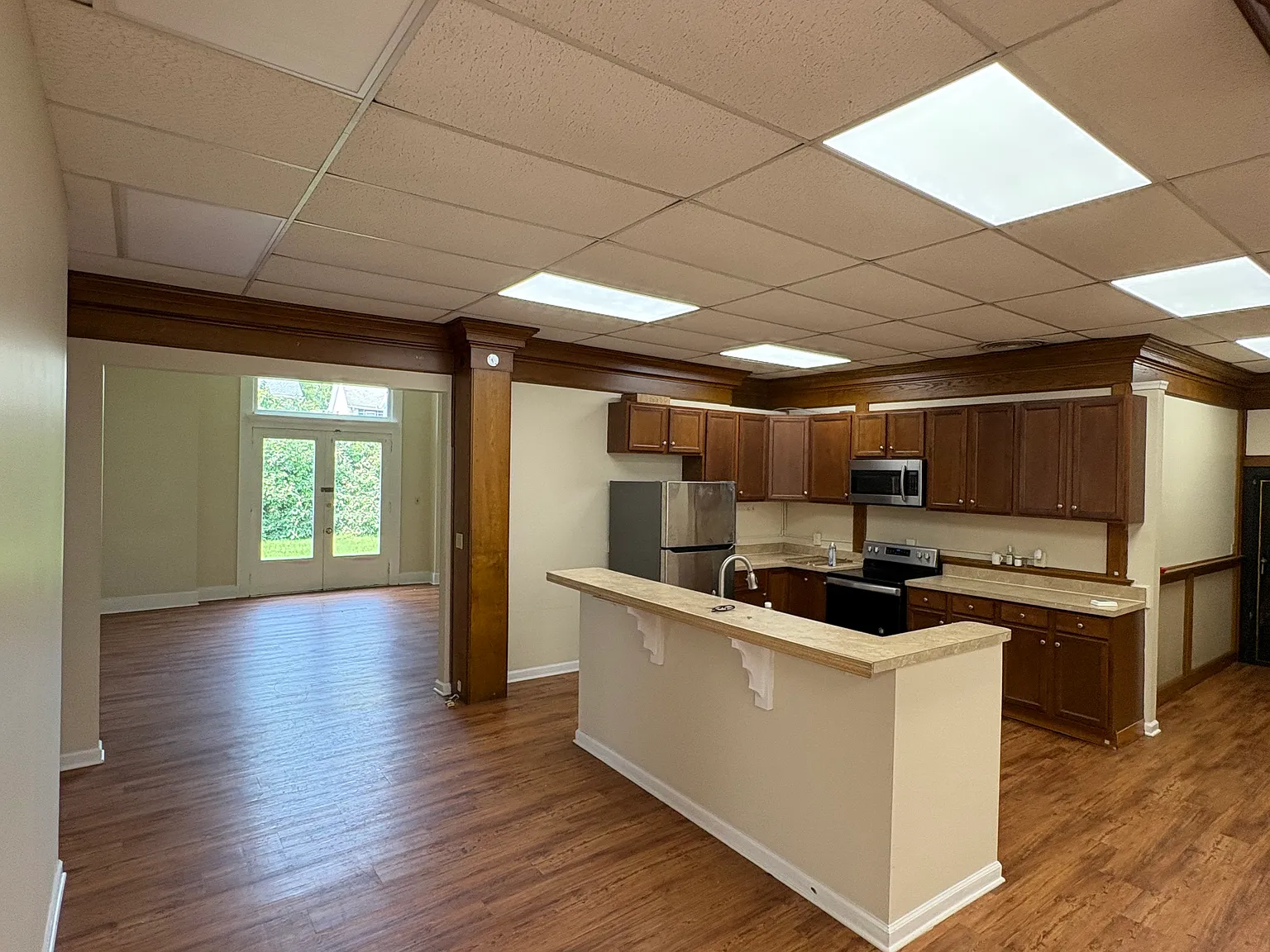5 bed, 2500 sqft, $2,495 — Photo 3