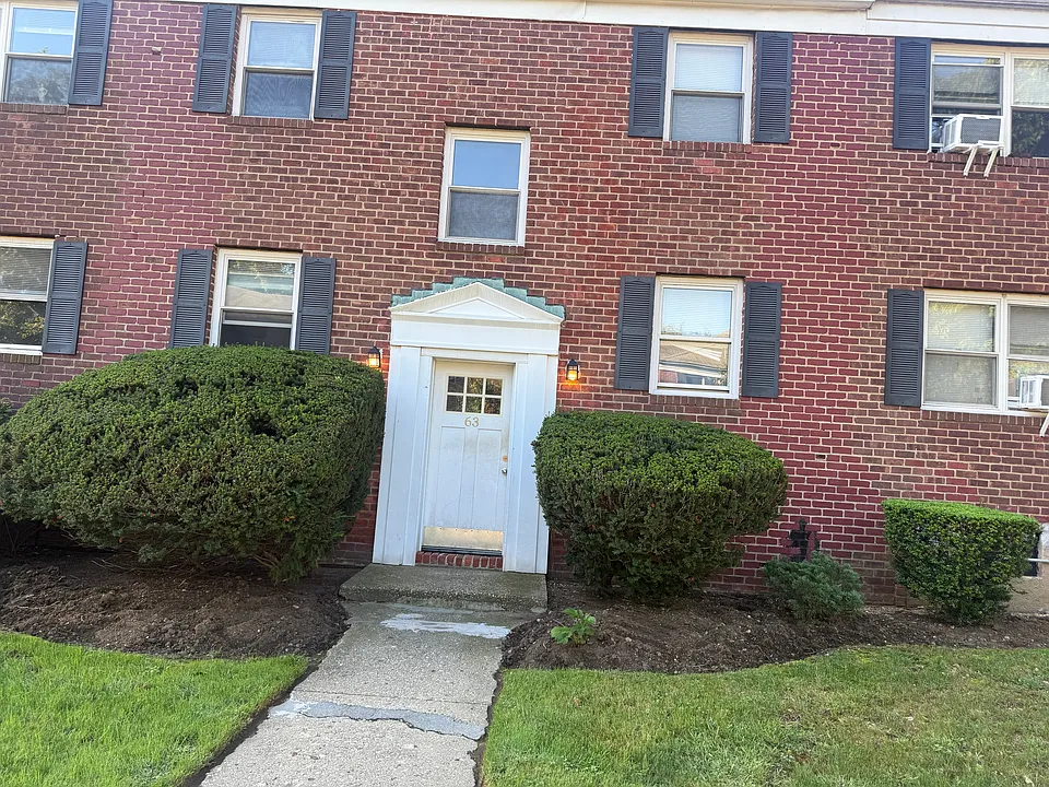 63 Roselle St #1E