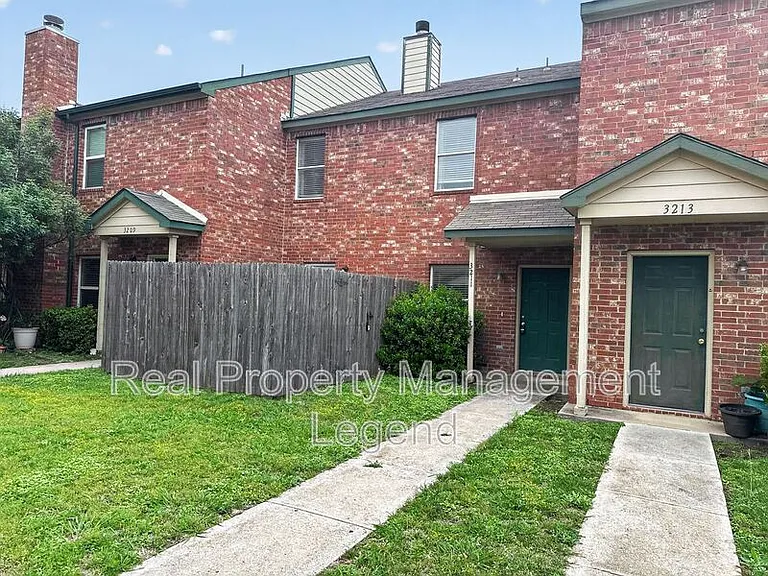 3211 Roundtree Ln — Photo 4