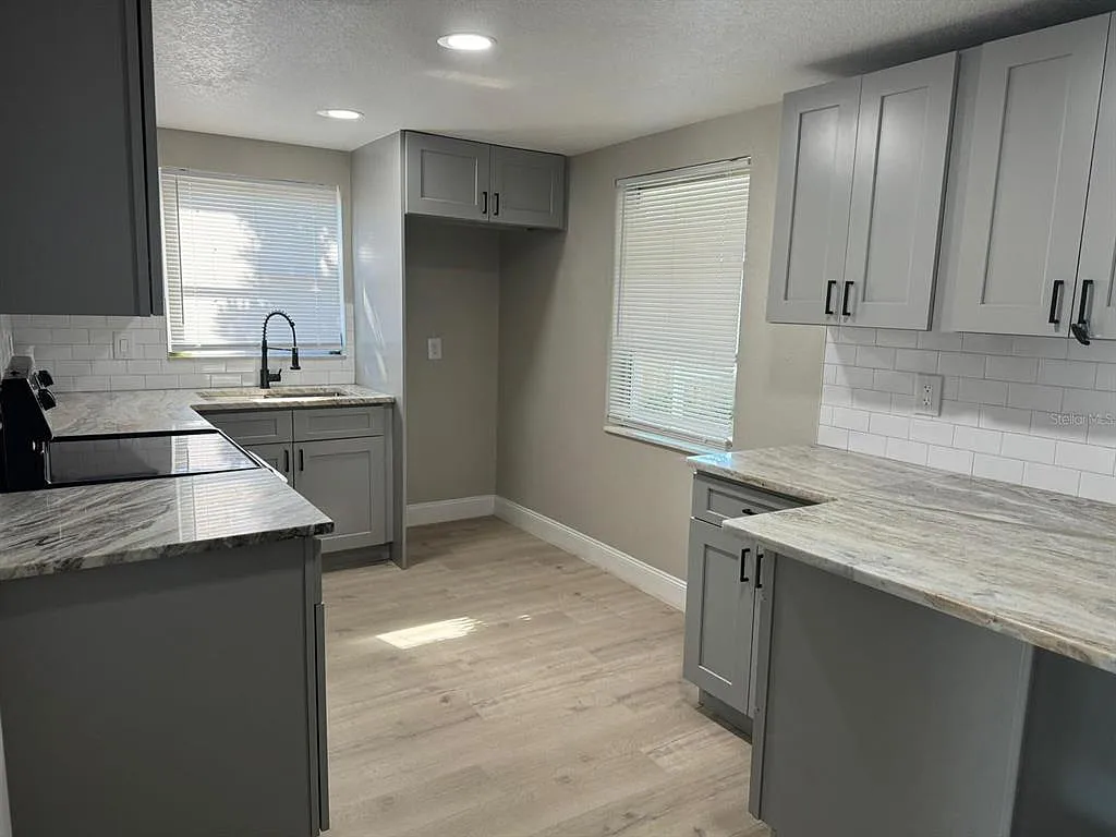 3 bed, 2.0 bath, 1278 sqft, $2,350 — Photo 4
