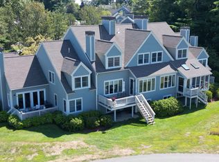 97 Hawthorne Village Rd, Nashua, NH 03062