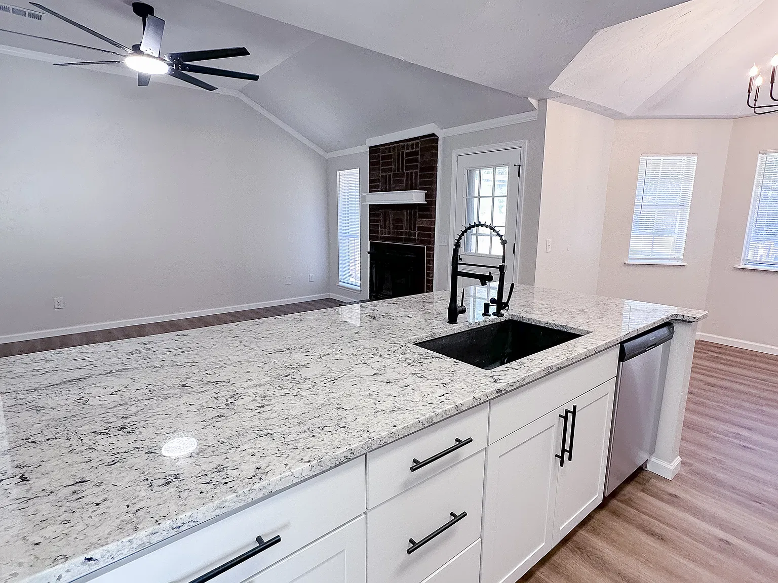 3 bed, 1671 sqft, $2,200 — Photo 4