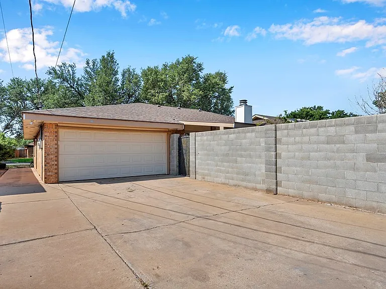 4202 Merrill Dr — Photo 35