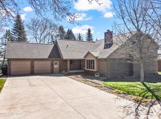 66 Sunrise Dr, Watertown, SD 57201