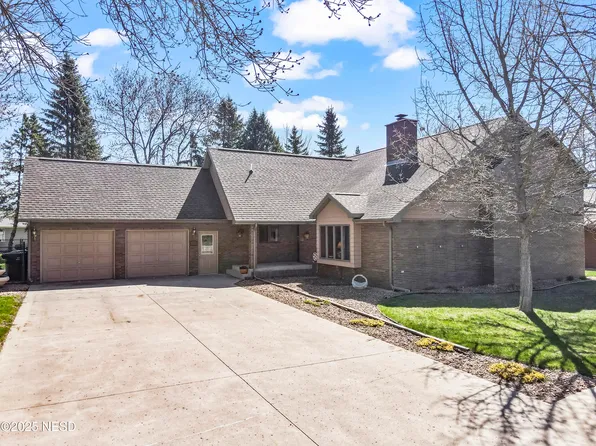 66 Sunrise Dr, Watertown, SD 57201