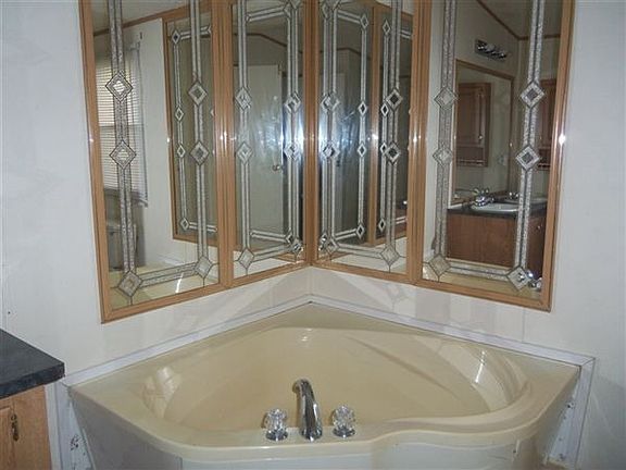 29 PV master tub