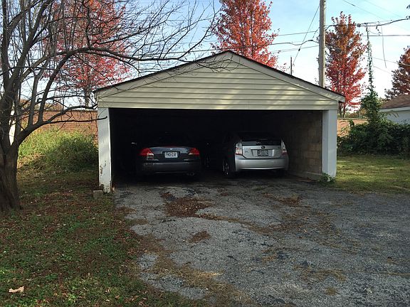 2nd image of 1434 Woodland Dr #Upstairs
