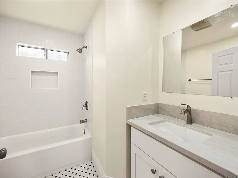6190 Mesa Ave — Photo 10