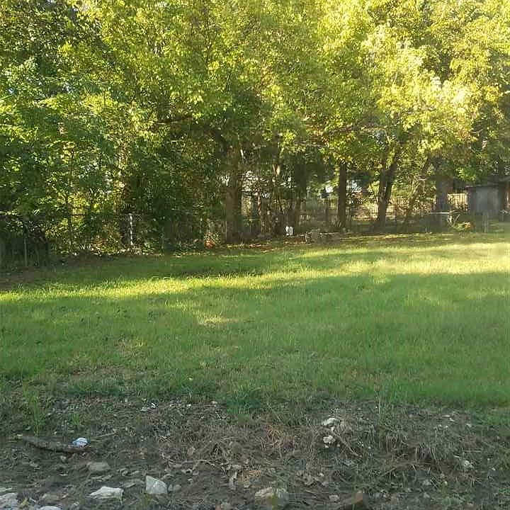 1st image of 709 Cobb Cir