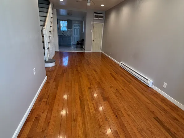 2220 S 8th St, Philadelphia, PA 19148