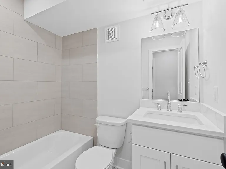 1434 Marshall St — Photo 34