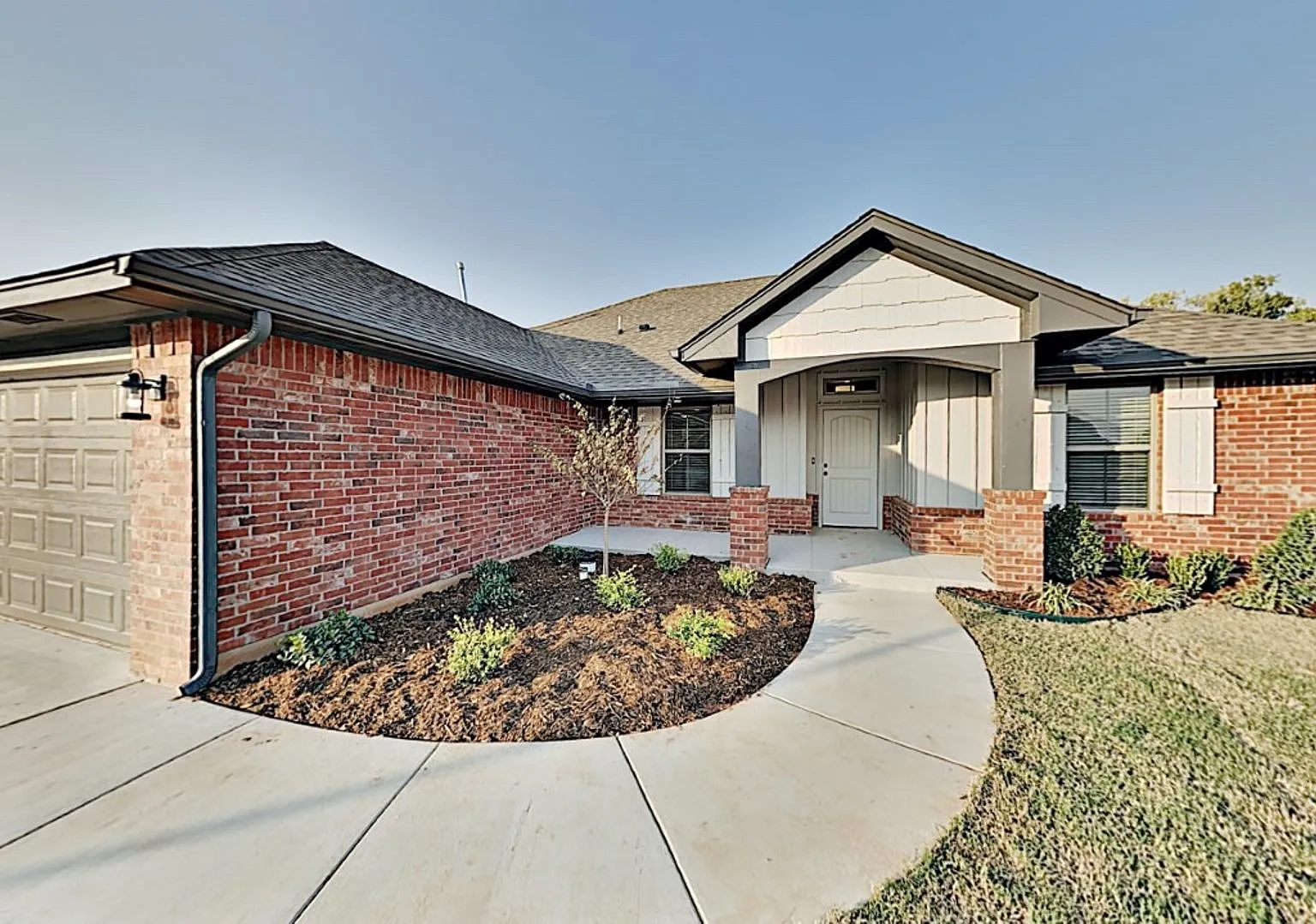 4 Bedroom 2 Bathroom Home Centrally Located in OKC (Storm Shelter Included) — Photo 2