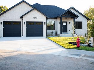 1217 W Wildcherry St, Ozark, MO 65721