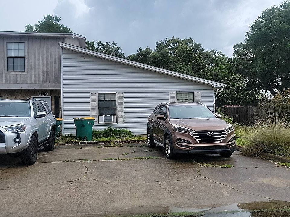 1st image of 611 Sandalwood Dr