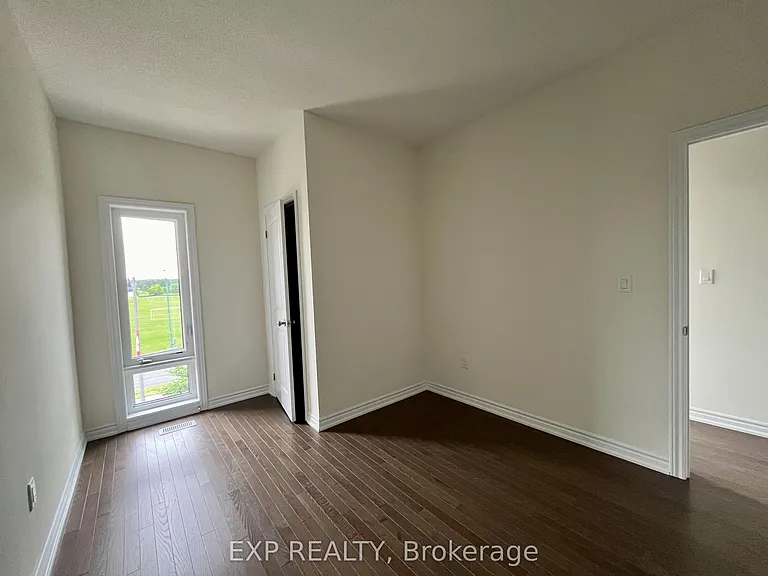 116 Blick Cres — Photo 6