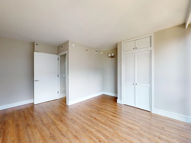 237 E 34th St #1004 — Photo 12
