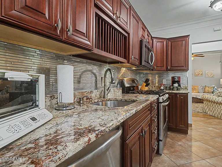 601 4th Ave #1 — Photo 9
