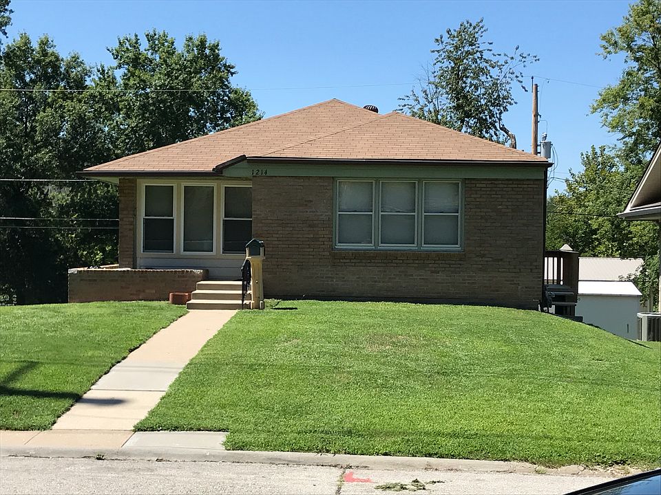 1st image of 1214 Lawrence Ave