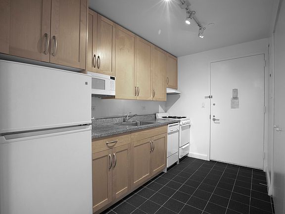 4th image of 360 W 43rd St APT N8e