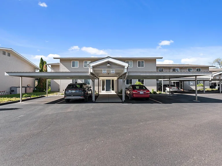 4960 Lake Point Dr — Photo 2