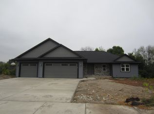 1066 Crescent Sq, Green Bay, WI 54313