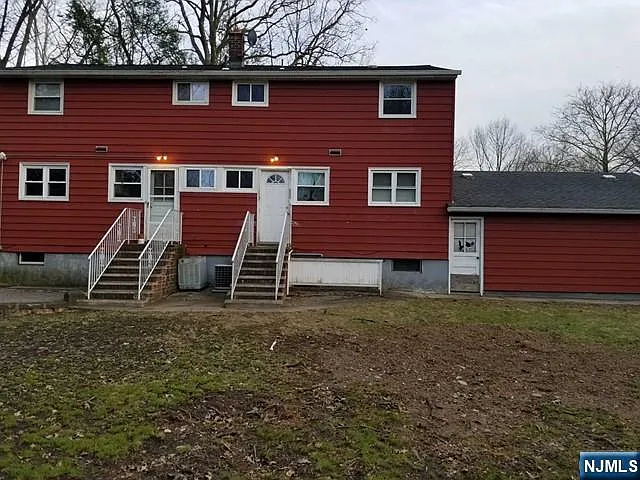 237 Bradley Ave — Photo 17
