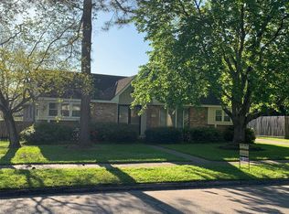 420 Broadmoor St, Friendswood, TX 77546