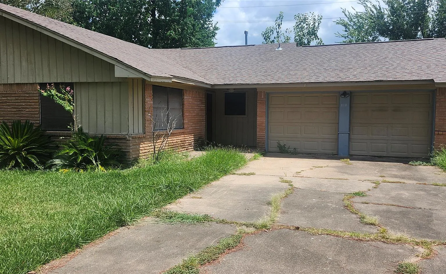 3 bed, 2.0 bath, 1555 sqft, $2,150 — Photo 2