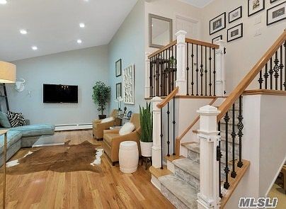 2nd image of 20 Richfield St