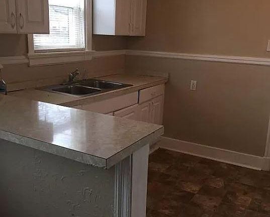 5th image of 103 E 35th St