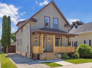 851 N 10th St, Manitowoc, WI 54220