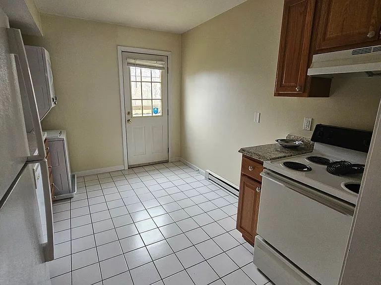 1745 Boston Post Rd — Photo 12