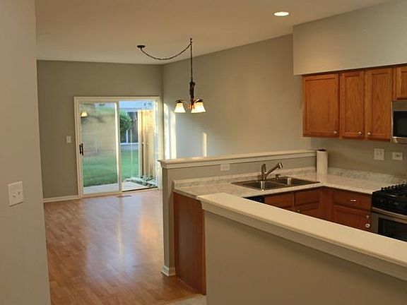 3rd image of 964 Parkhill Cir
