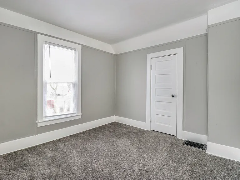 403 Laurel St — Photo 11