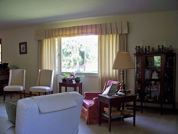 5th image of 106 E Floyd Ave