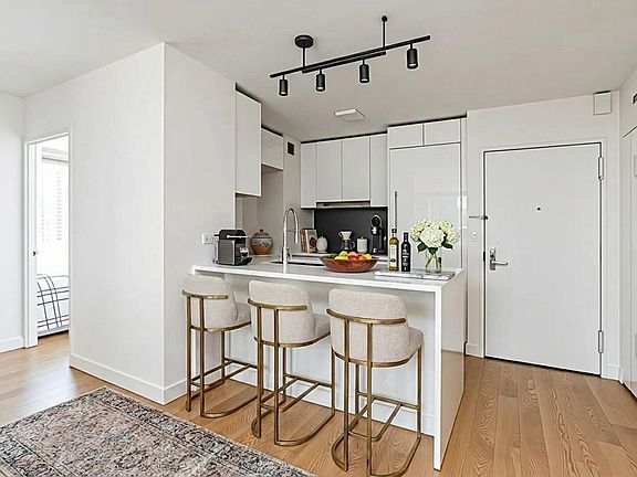 3rd image of 301 W 53rd St APT 21K