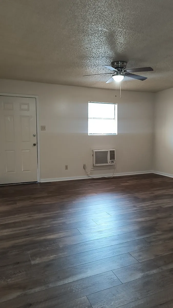 Building Photo - 3720 Miramar Dr #13