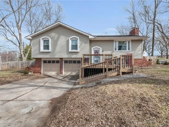 6709 NW Hilldale Dr, Kansas City, MO 64151