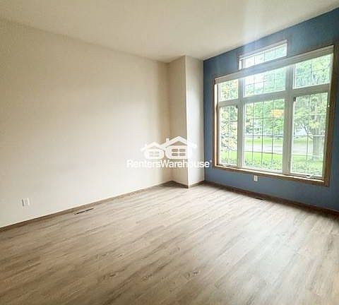 4th image of 1405 8th Ave N
