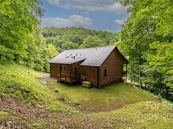 3rd image of 79 Apple Pasture Dr