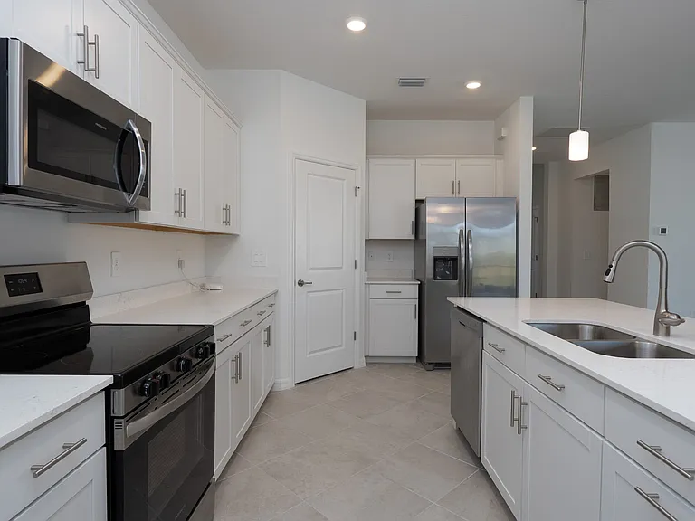11470 Burgundy Dr — Photo 22