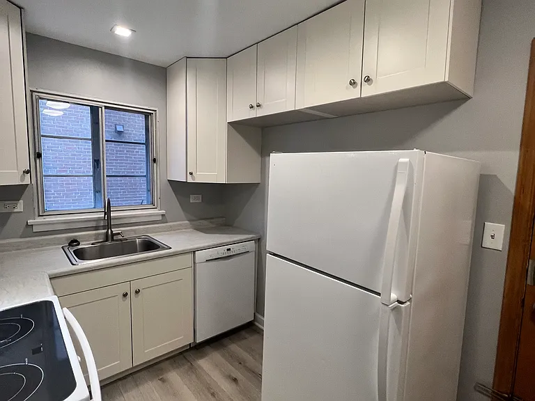 1408 Hinman Ave #1W — Photo 2