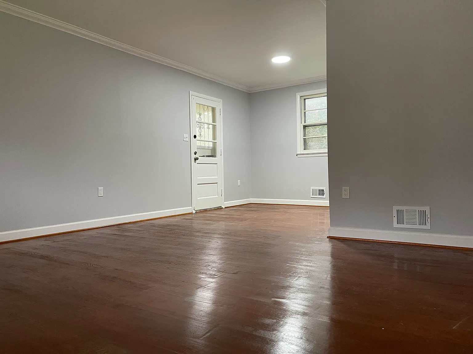 3 bed, 1150 sqft, $2,900 — Photo 2